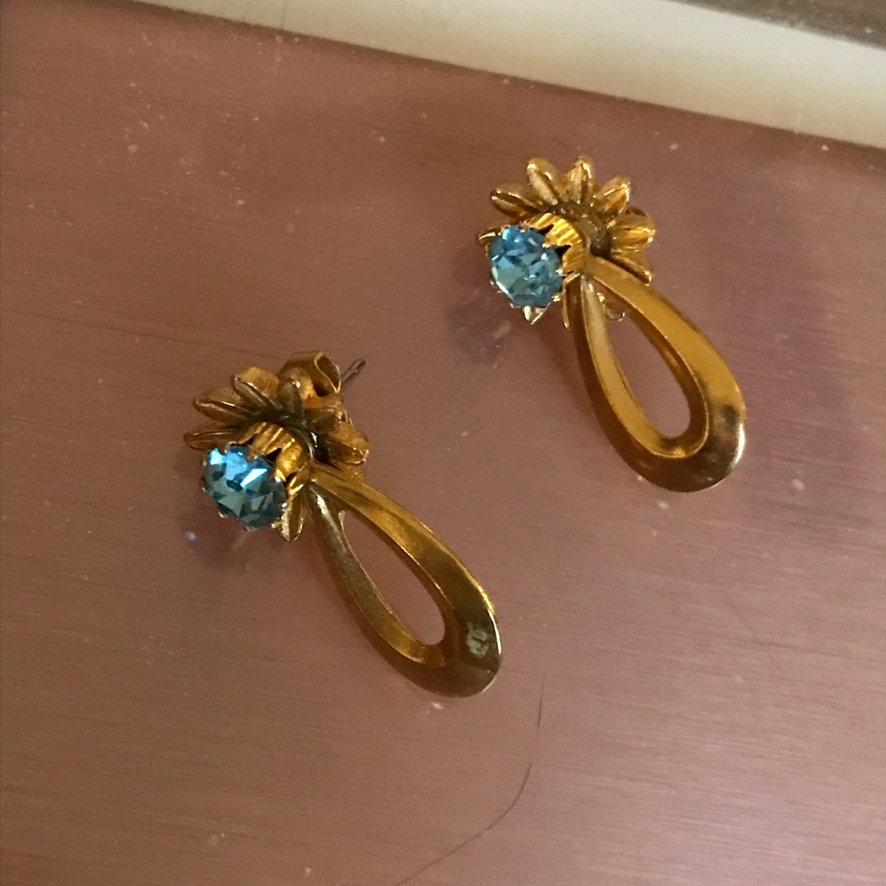 Avon 3 in one turquoise earrings